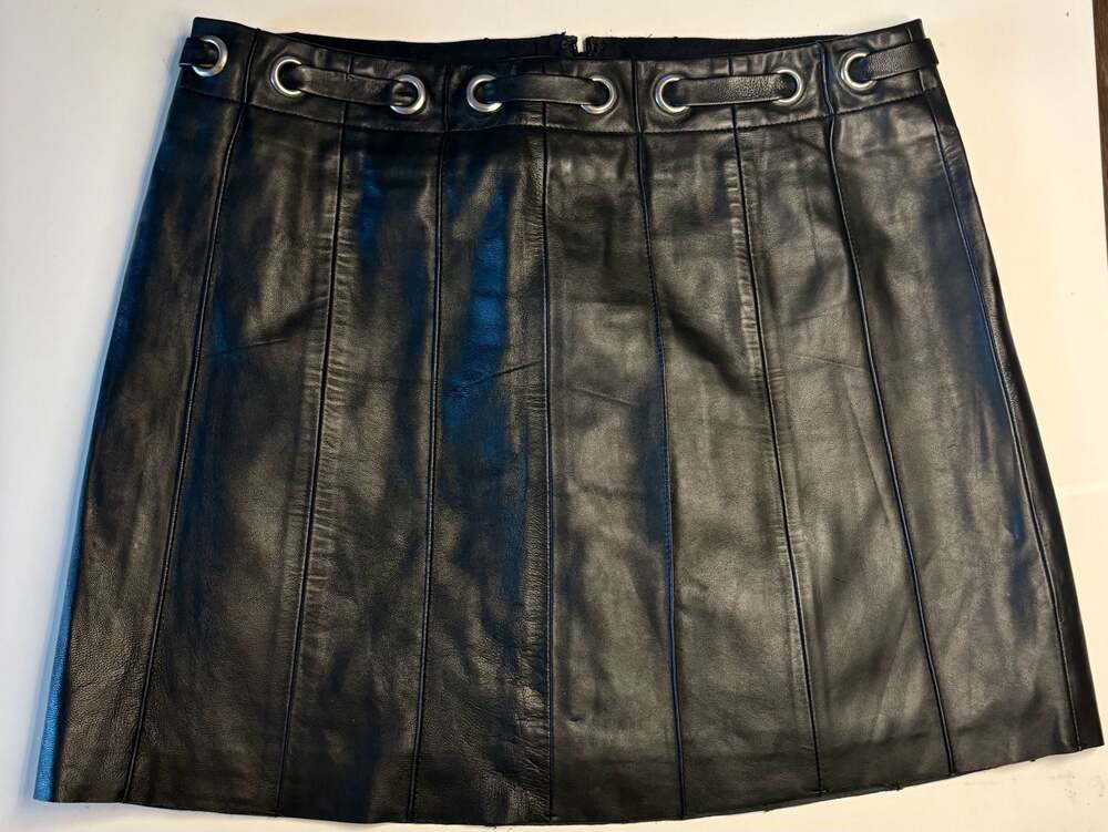 BCBGMAXAZRIA Black 100% Leather Grommet Waist Mini Skirt Size 4